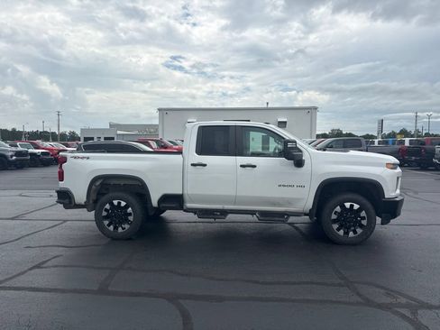 Used 2020 Chevrolet Silverado 2500 Custom w/ Custom Value Package AWD/4WD image 9