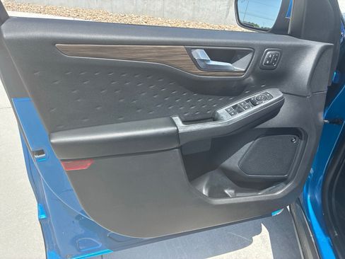 Used 2020 Ford Escape Titanium AWD/4WD image 15