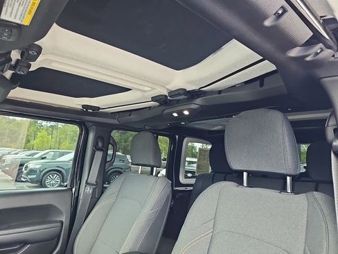 Used 2024 Jeep Wrangler Unlimited w/ Convenience Group AWD/4WD image 32