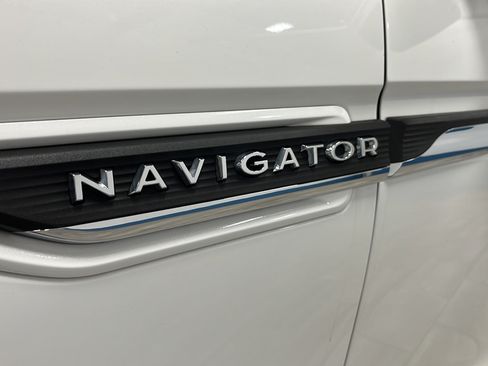 Used 2022 Lincoln Navigator L Reserve AWD/4WD image 40