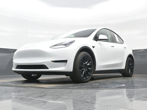 Used 2021 Tesla Model Y 2WD image 25