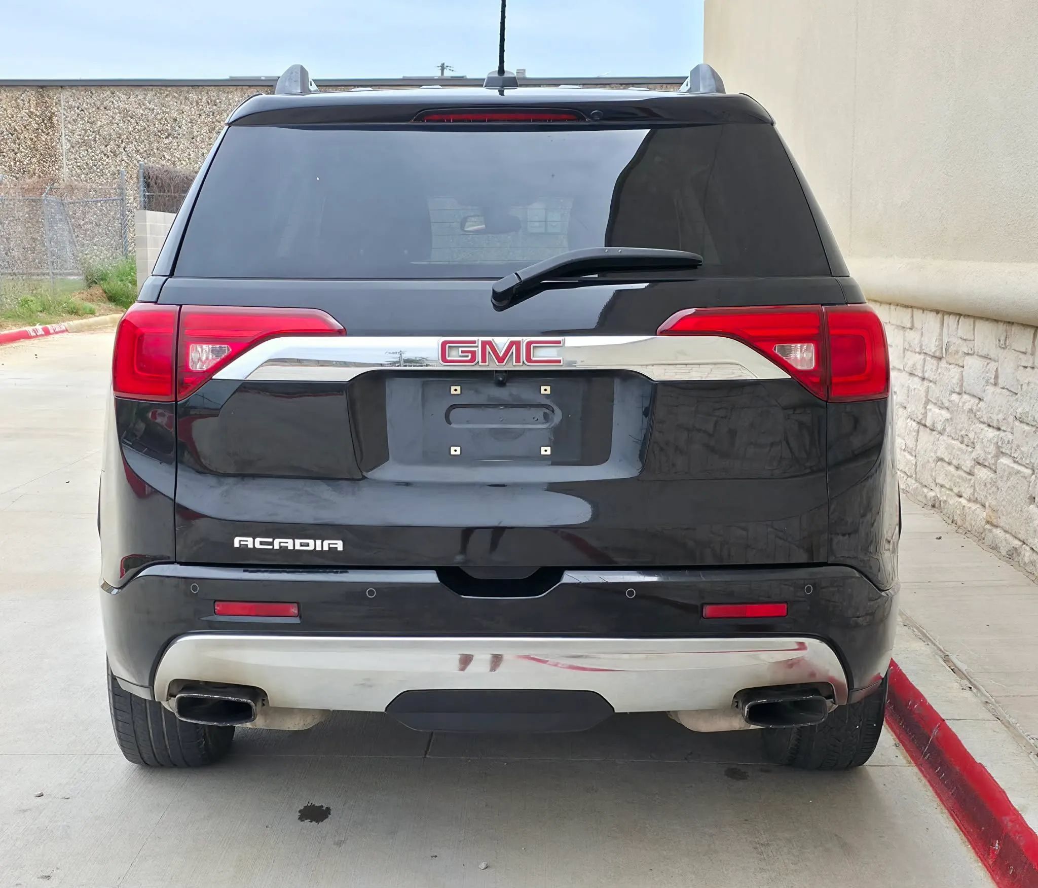 Used 2018 GMC Acadia Denali w/ Technology Package FWD image 4