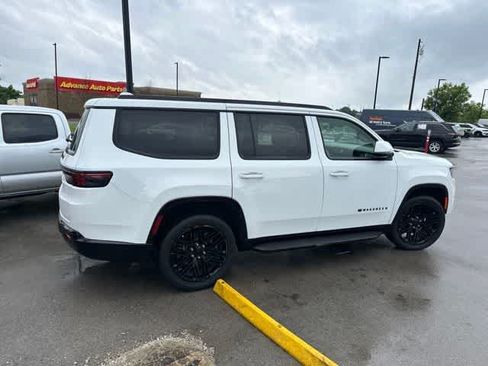 Used 2022 Jeep Wagoneer Series II AWD/4WD image 13