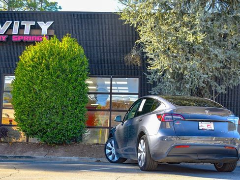 Used 2021 Tesla Model Y Long Range image 14