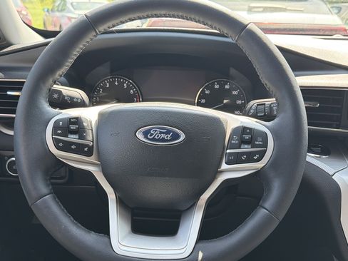 Used 2023 Ford Explorer XLT w/ Equipment Group 202A AWD/4WD image 11