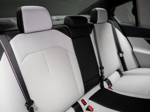 Used 2025 BMW M5 image 68