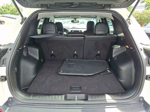 Used 2019 Jeep Cherokee Trailhawk AWD/4WD image 28