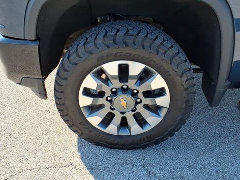 Used 2022 Chevrolet Silverado 2500 Custom w/ Custom Value Package image 11