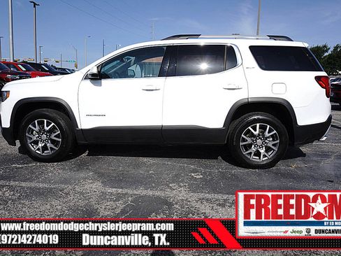 Used 2023 GMC Acadia SLT FWD image 2