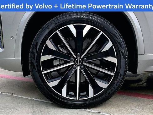 Certified 2025 Volvo XC90 B6 Plus image 11