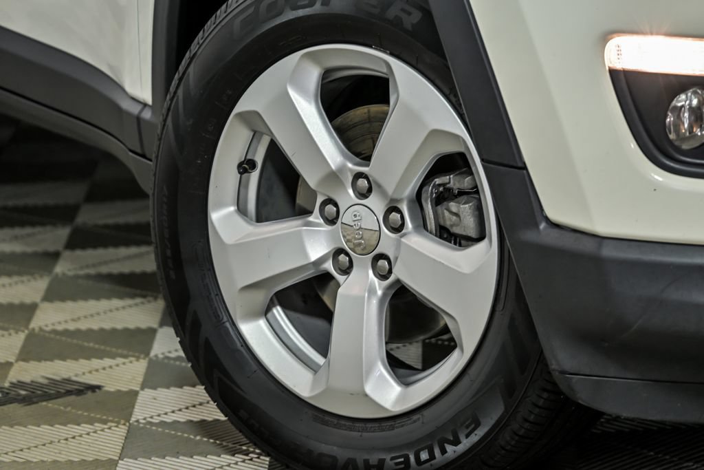 Used 2020 Jeep Compass Latitude w/ Cold Weather Group AWD/4WD image 3