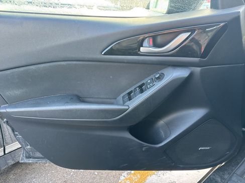 Used 2014 MAZDA MAZDA3 i Touring w/ Technology Package image 9