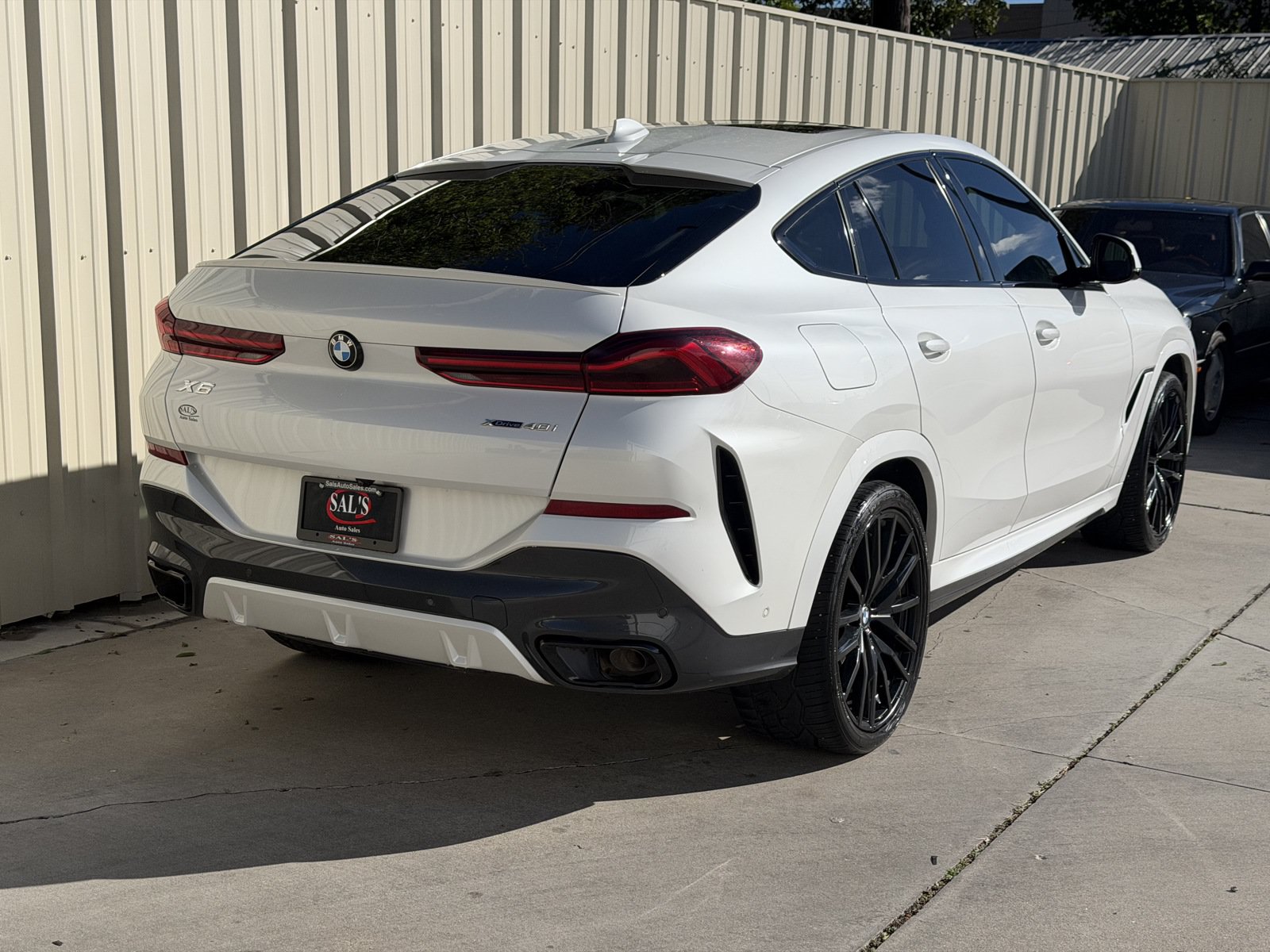 Used 2022 BMW X6 xDrive40i w/ Executive Package AWD/4WD image 5
