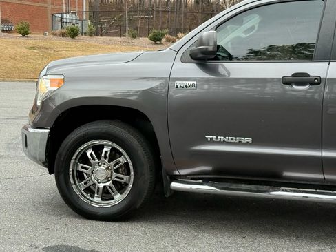 Used 2014 Toyota Tundra SR5 w/ SR5 Upgrade Package image 12