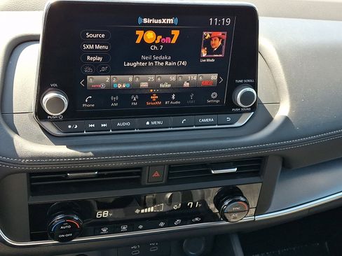 Used 2025 Nissan Rogue SV AWD/4WD image 15