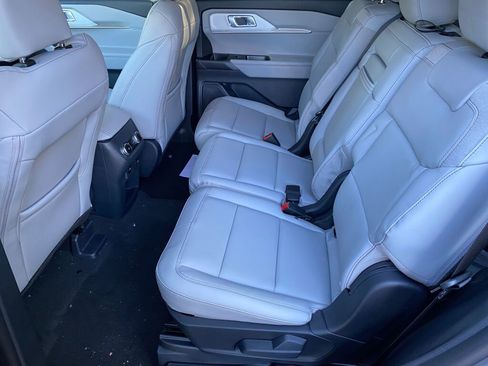 New 2026 Ford Explorer Active w/ Active Comfort Package image 15