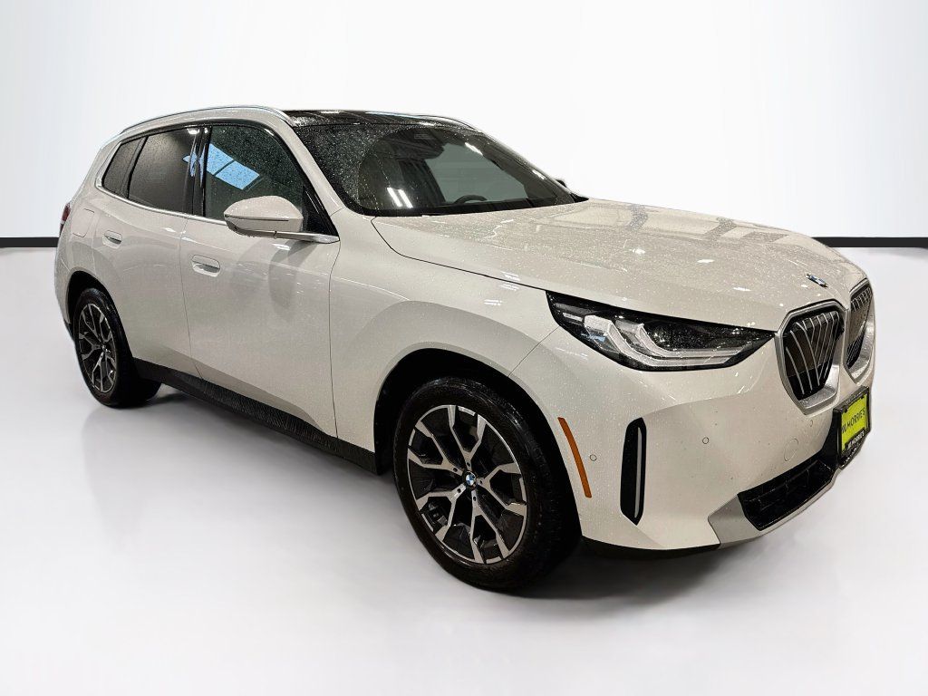 Used 2025 BMW X3 xDrive30i w/ Premium Package AWD/4WD image 3