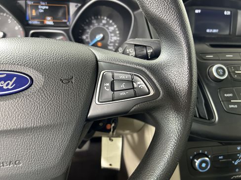 Used 2017 Ford Focus SE FWD image 15