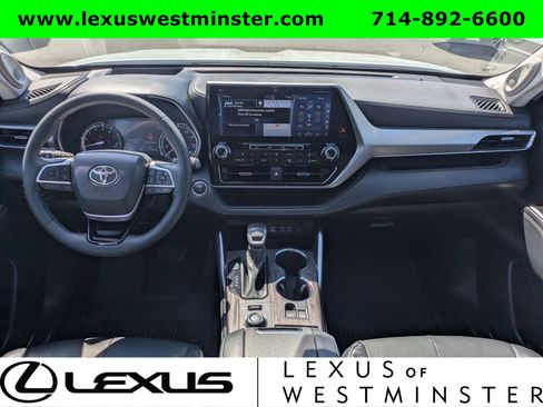 Used 2022 Toyota Highlander Platinum image 16