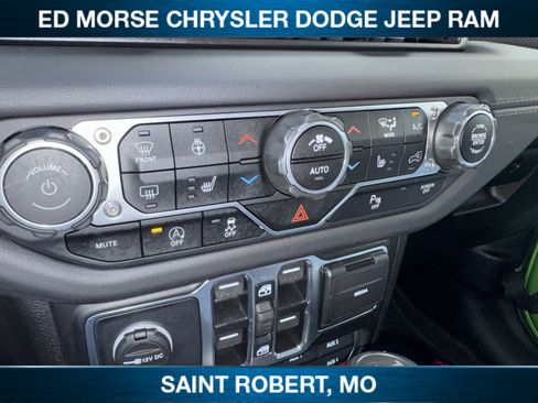 Used 2025 Jeep Wrangler Unlimited Rubicon AWD/4WD image 18