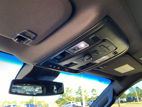 Used 2023 GMC Yukon SLT image 25