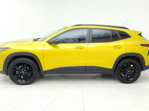 Used 2024 Chevrolet Trax ACTIV w/ Driver Confidence Package image 2