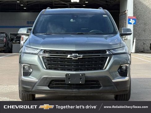 Used 2023 Chevrolet Traverse LT FWD image 3