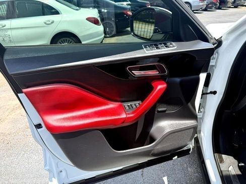 Used 2017 Jaguar F-PACE R-Sport image 12