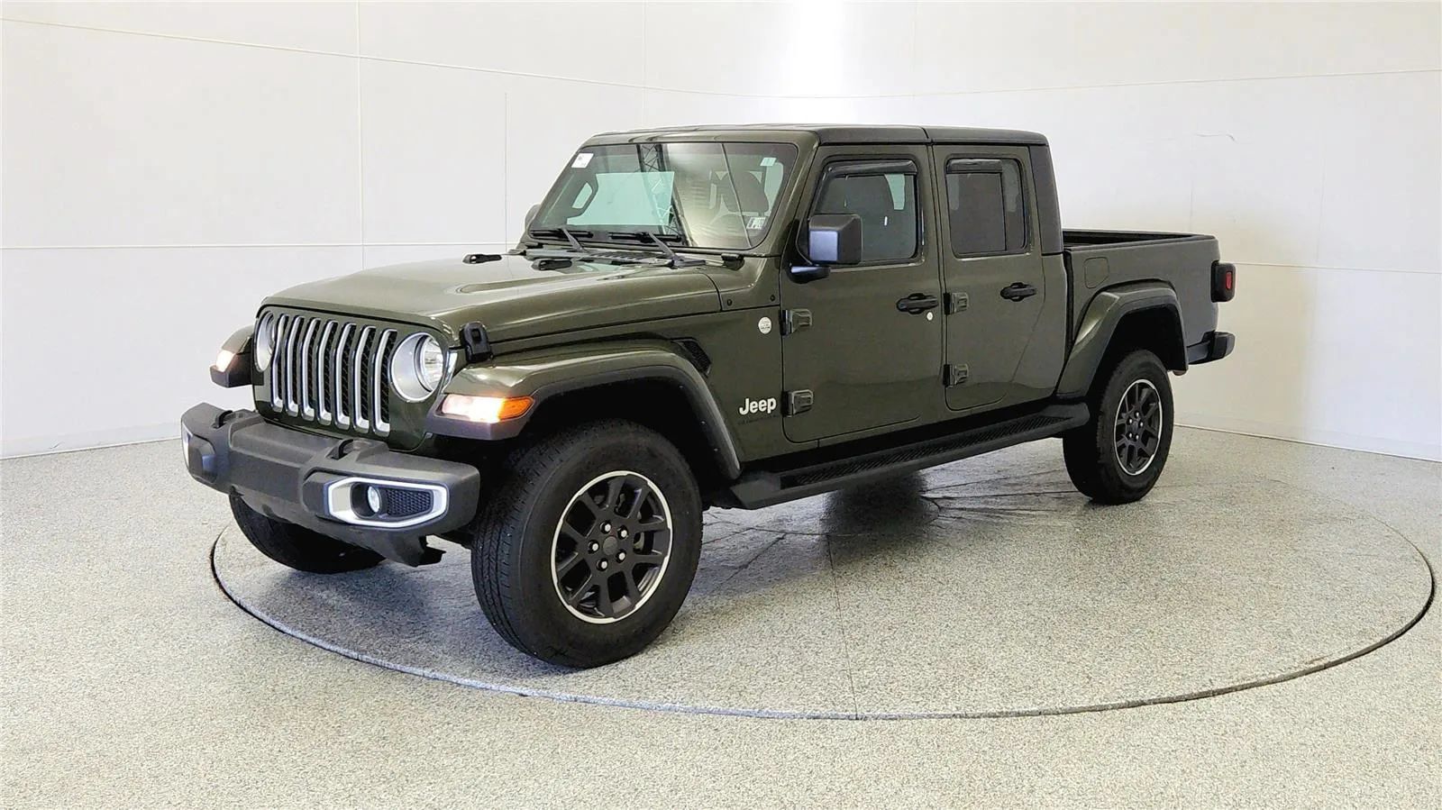 Used 2023 Jeep Gladiator Overland w/ Cold Weather Group AWD/4WD image 3