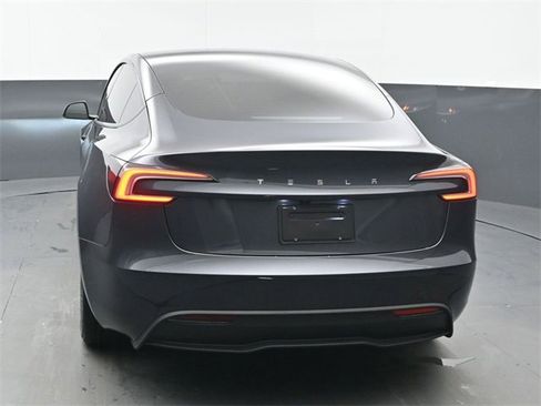 Used 2025 Tesla Model 3 image 4