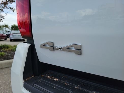 Used 2025 Toyota Tacoma SR5 AWD/4WD image 11