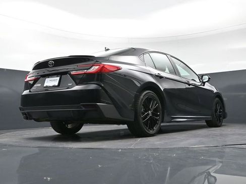 Used 2025 Toyota Camry SE image 36