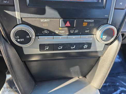 Used 2012 Toyota Camry L image 21