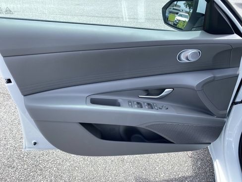 New 2026 Hyundai Elantra SE FWD image 17