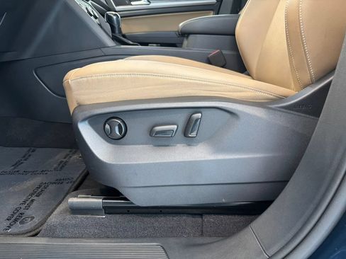 Used 2020 Volkswagen Atlas Cross Sport SE AWD/4WD image 16