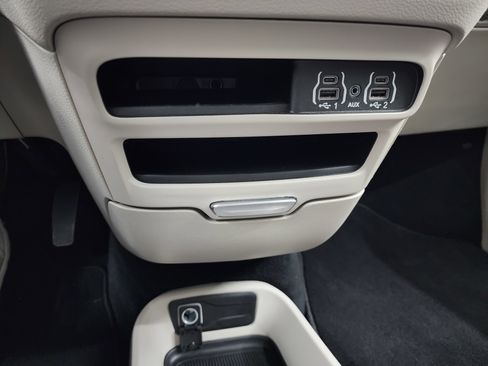 Used 2024 Chrysler Pacifica Touring-L image 42