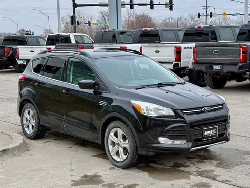 Used 2015 Ford Escape SE w/ Equipment Group 201A image 6
