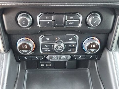 Used 2021 Chevrolet Tahoe LT w/ Luxury Package RWD image 18