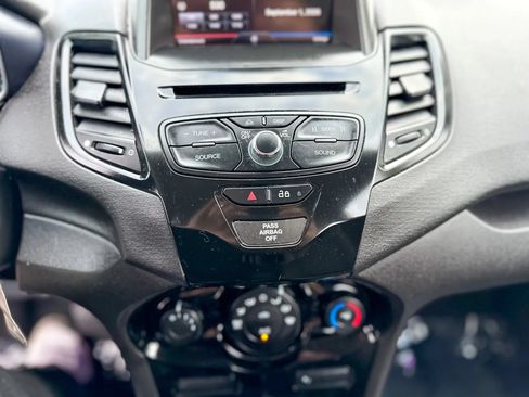 Used 2014 Ford Fiesta SE w/ Equipment Group 201A FWD image 19