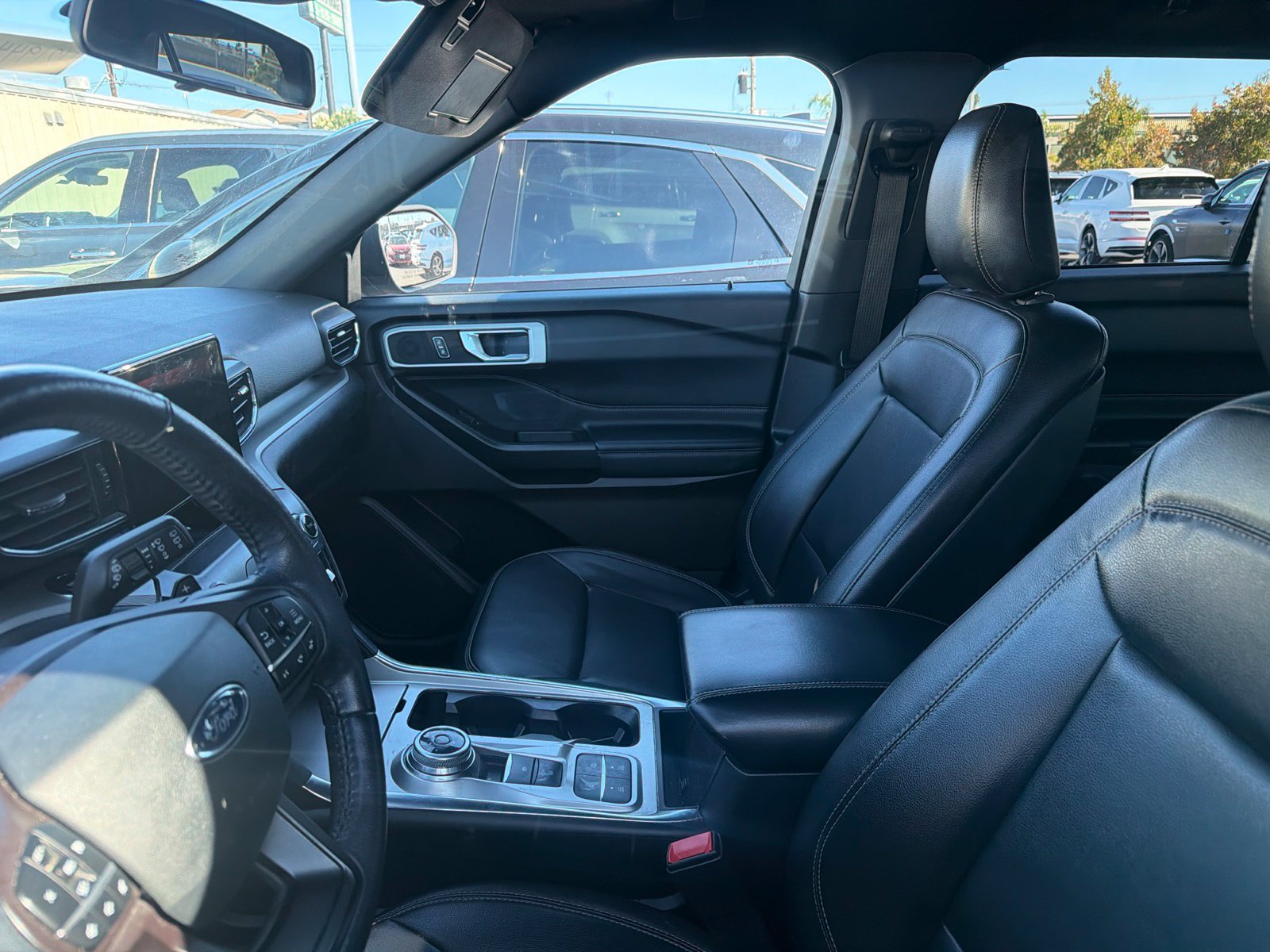 Used 2020 Ford Explorer XLT w/ Equipment Group 202A RWD image 2