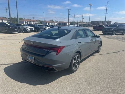 Used 2021 Hyundai Elantra SEL w/ Convenience + Premium Package FWD image 4