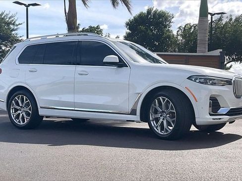 Used 2022 BMW X7 xDrive40i w/ Premium Package image 2
