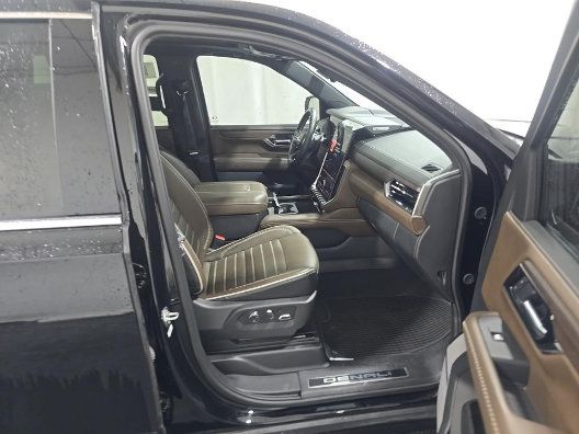 Used 2025 GMC Yukon Denali Ultimate AWD/4WD image 8