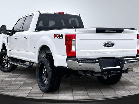 Used 2019 Ford F250 XLT w/ XLT Premium Package image 11