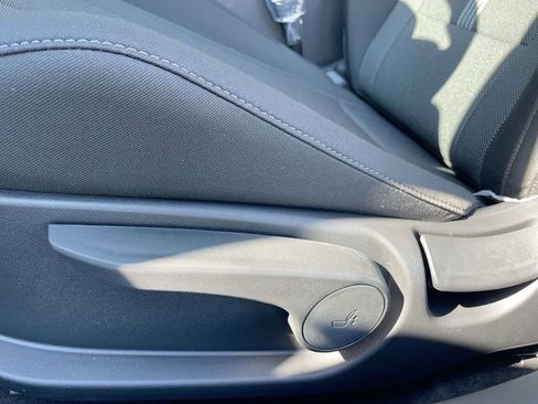 Certified 2025 Hyundai Elantra SE image 38