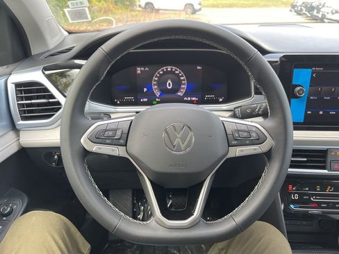 New 2025 Volkswagen Taos SE image 27