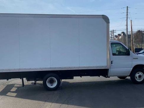 Used 2017 Ford E-450 and Econoline 450 Super Duty w/ Power Windows & Locks Group RWD image 9