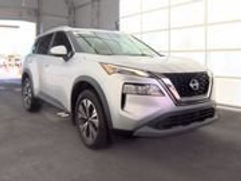 Used 2023 Nissan Rogue SV w/ SV Premium B Package FWD image 2