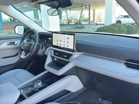 New 2026 Ford Explorer Active image 29