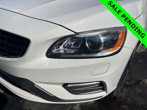 Used 2017 Volvo S60 T5 Dynamic image 2